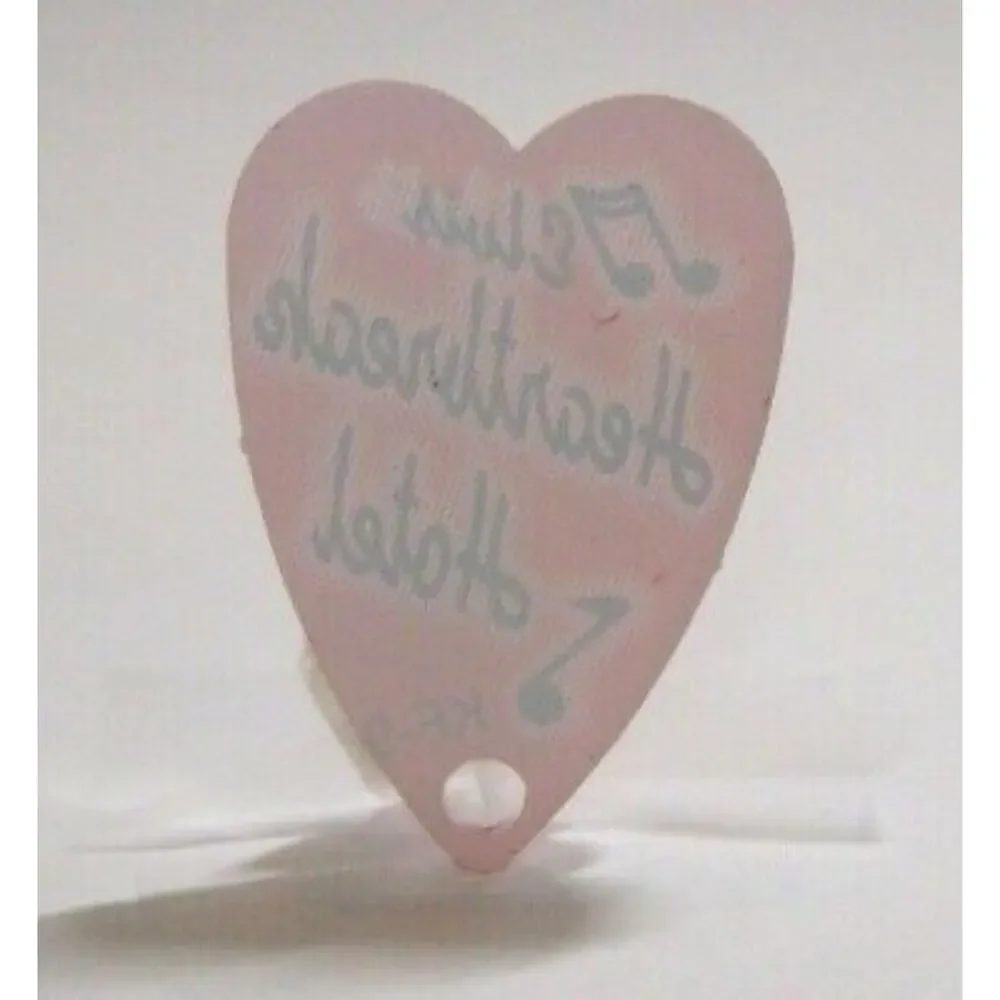 Elvis Presley Pinball KEYCHAIN Heartbreak Hotel Red Heart Plastic Game Promo '04